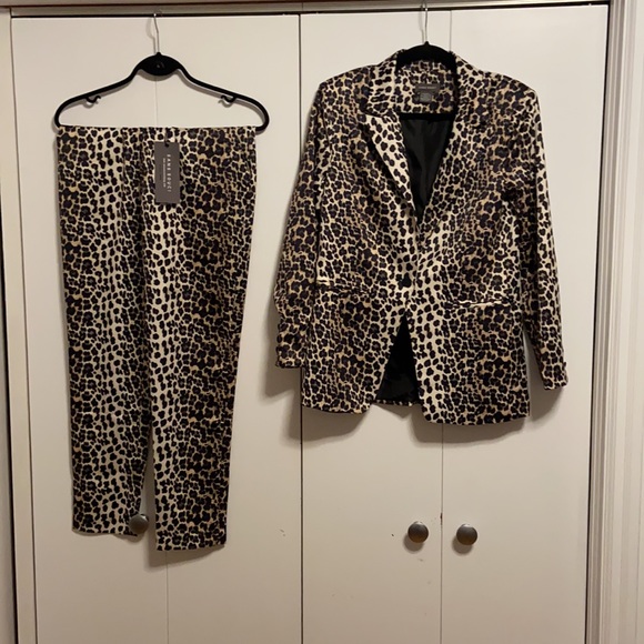 Leopard Print Pantsuit - Picture 2 of 2